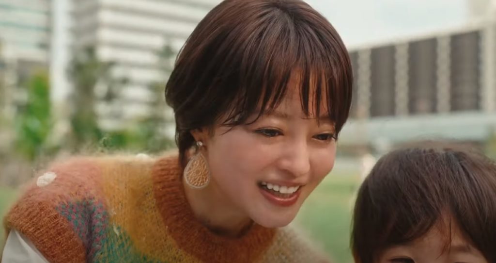 ドコモ Iphone13 最新cmに出演している女優は誰 可愛すぎ Cmまとめました ドコモ Iphone13 最新cmに出演している女優は誰 可愛すぎ Cmまとめました