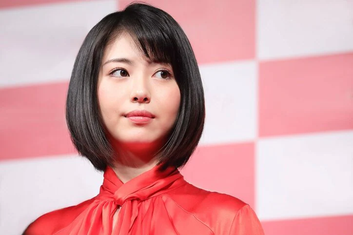 NHK朝ドラヒロインで話題の浜辺美波！CM出演情報や彼氏の噂を調査